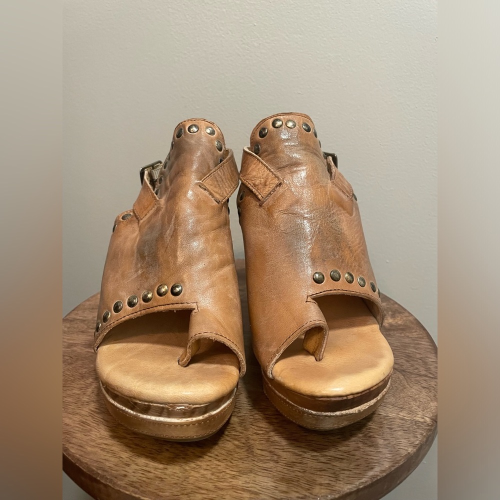 Bed Stu Joann Tan Rustic Wedge